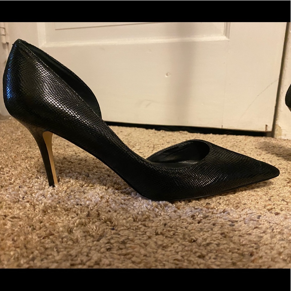 •CUTE AND CLASSY• WHBM Faux Snake Skin Pumps